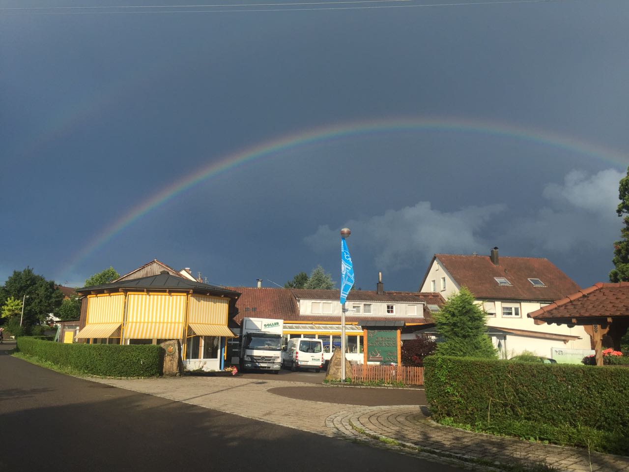 Goller Schreinerei - Fensterbau Regenbogen