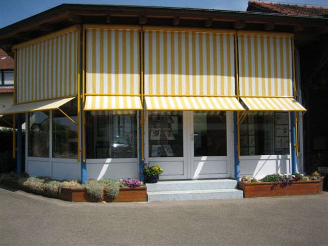 Goller - Schreinerei und Fensterbau: Markisen für Balkon und Terrasse